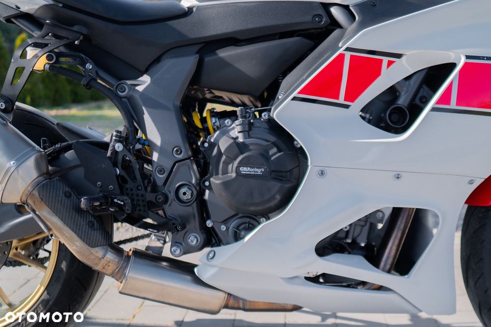 Yamaha R7 - 17