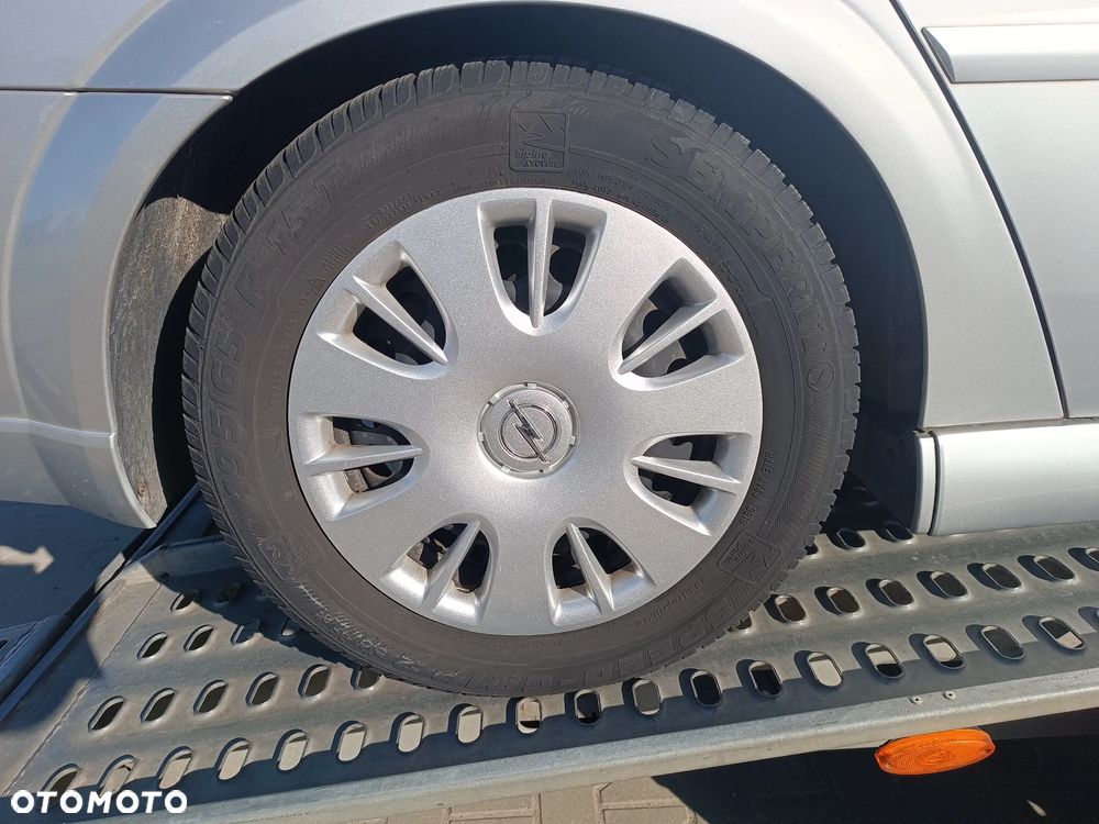 Opel Vectra 2.2 - 35
