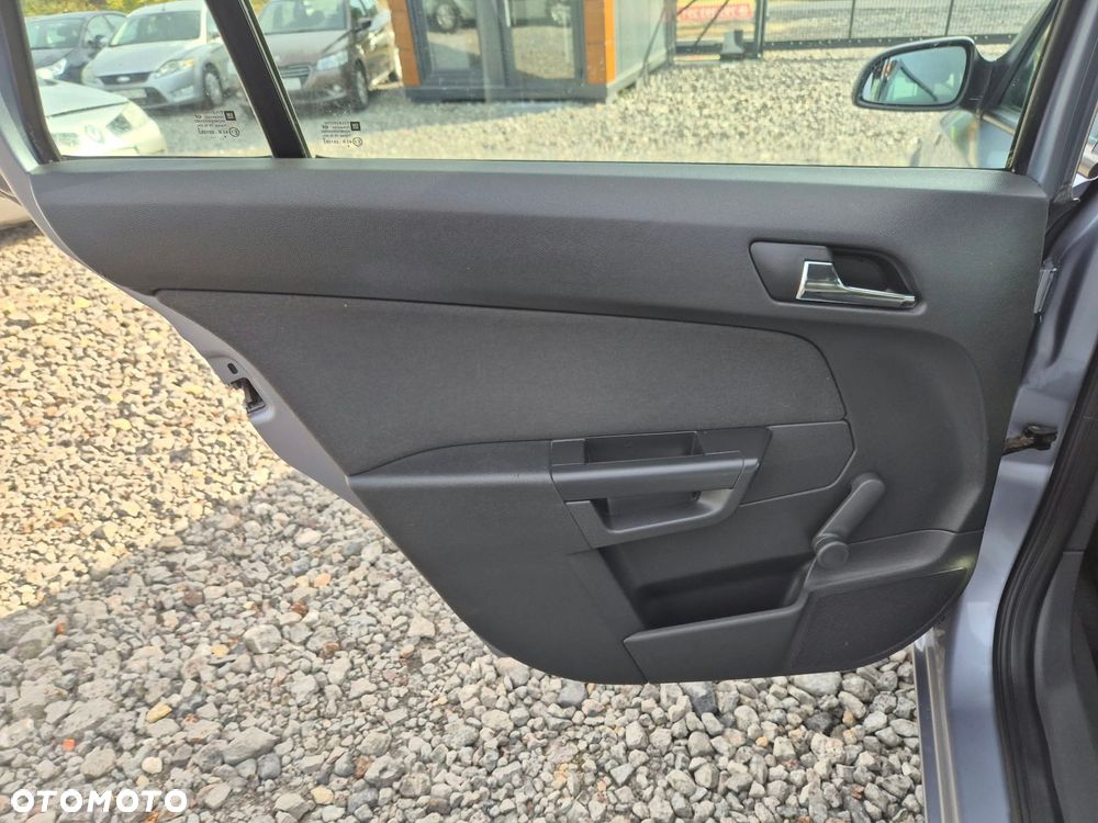 Opel Astra 1.6 Essentia - 15