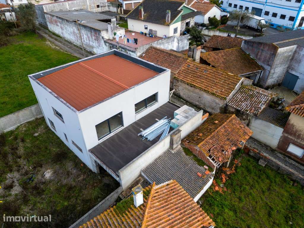 Moradia moderna em fase de construção entre Maiorga e Coz-Alcobaça - Grande imagem: 5/43