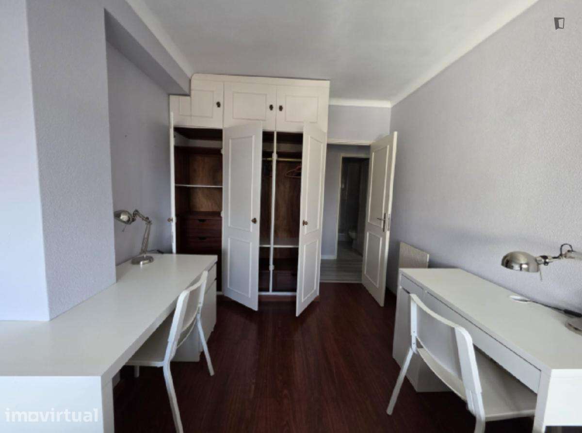 Quarto - localizado em Paranhos Porto - Grande imagem: 3/14