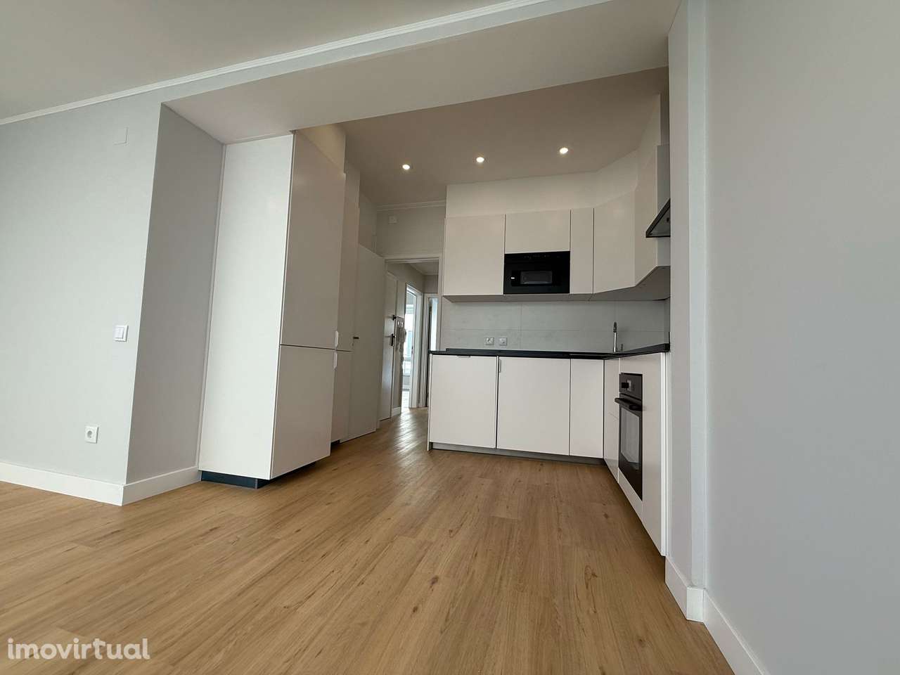 T1 transformado em T2 totalmente remodelado com terraço e vista de rio - Grande imagem: 3/29