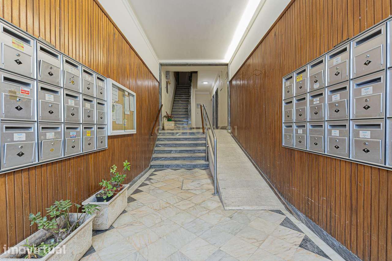 APARTAMENTO REMODELADO NO CENTRO DA COSTA DE CAPARICA - Grande imagem: 2/23