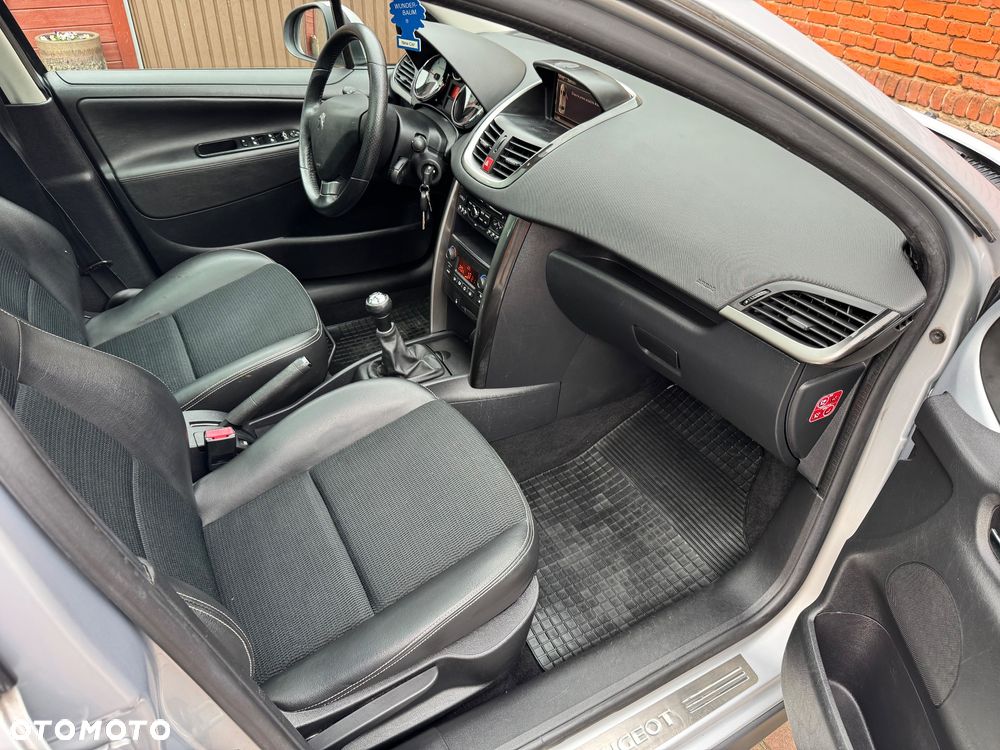 Peugeot 207 - 14