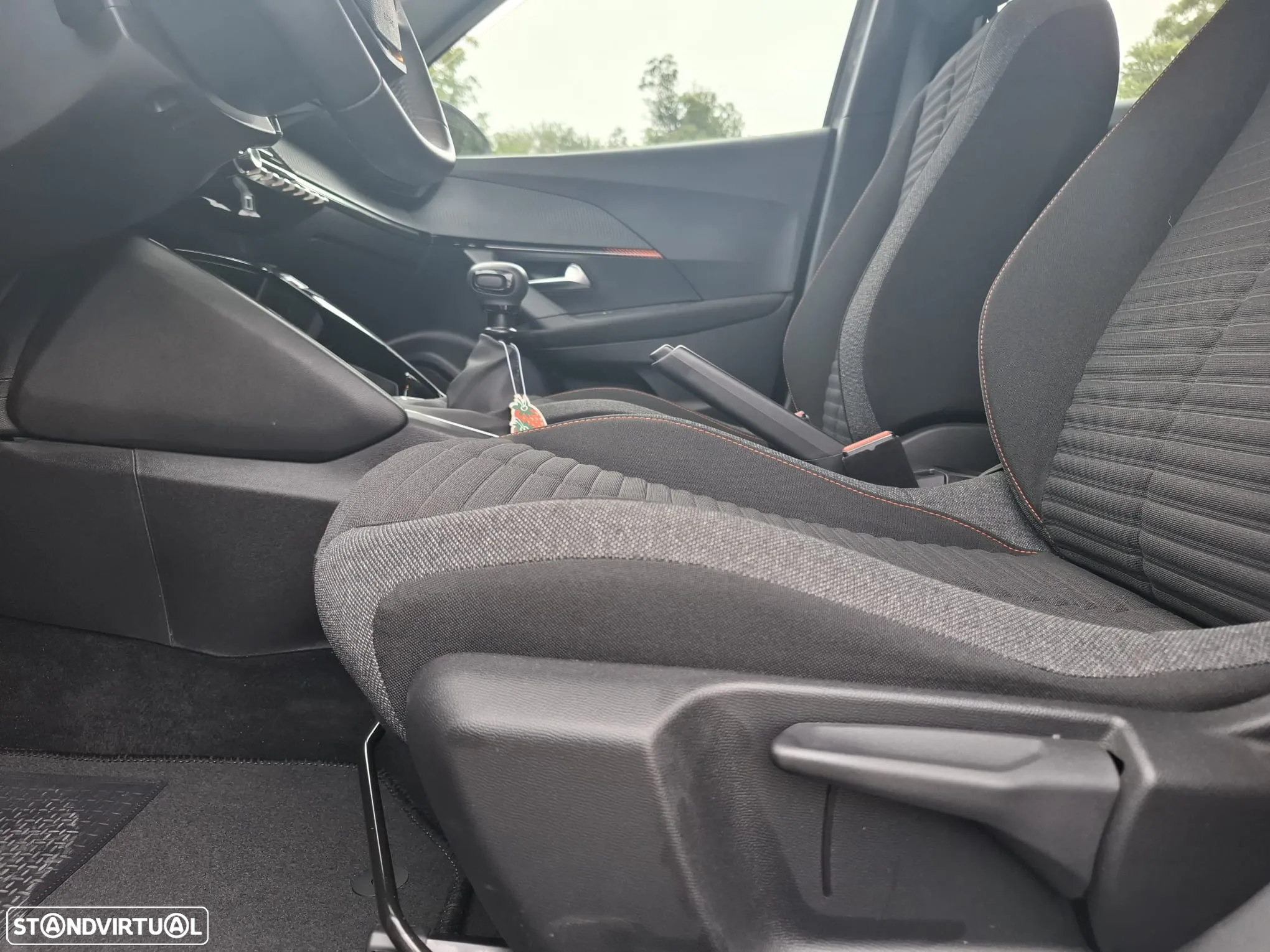 Peugeot 2008 1.2 PureTech Allure Pack - 23