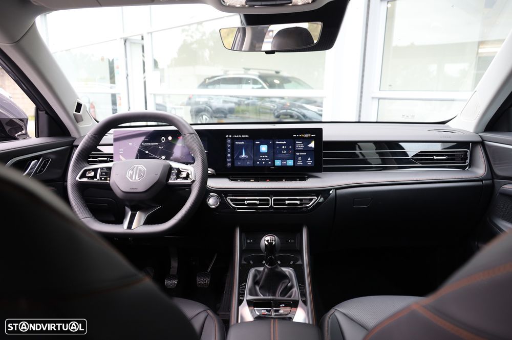 MG HS 1.5 T Luxury AT - 20