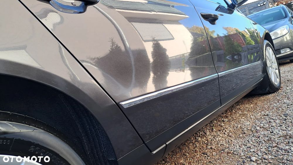 Volkswagen Passat 2.0 TDI DPF Highline - 14