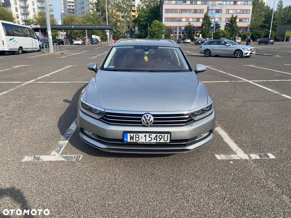 Volkswagen Passat - 1