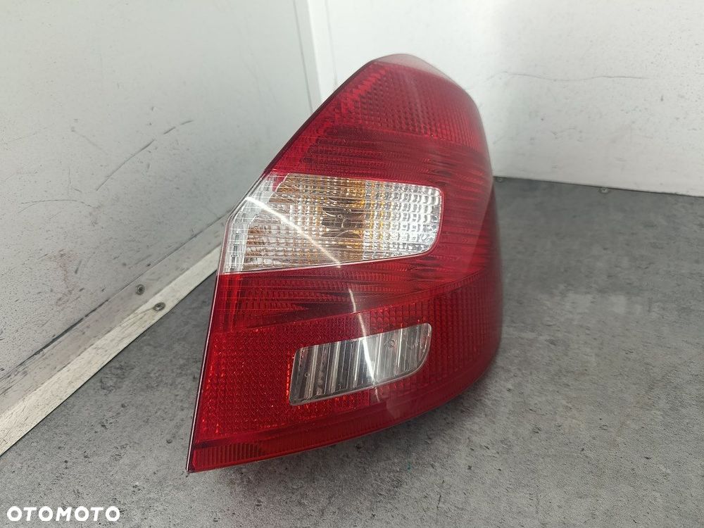 LAMPA TYLNA PRAWA SKODA FABIA II FL ZSB5J6945096 HATCHBACK - 1