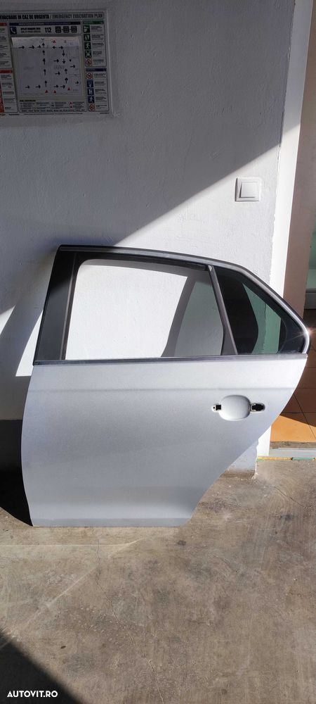 Usa spate stanga volkswagen vw JETTA an 2007 culoare LA7W mic defect - 2