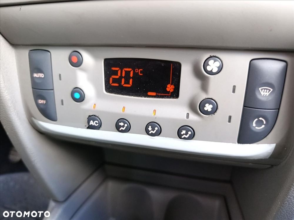Renault Thalia 1.2 16V All Inclusive Euro5 - 19