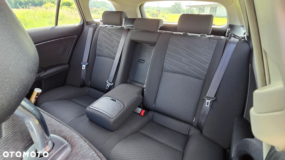 Toyota Avensis 2.2 D-4D 2010 - 12