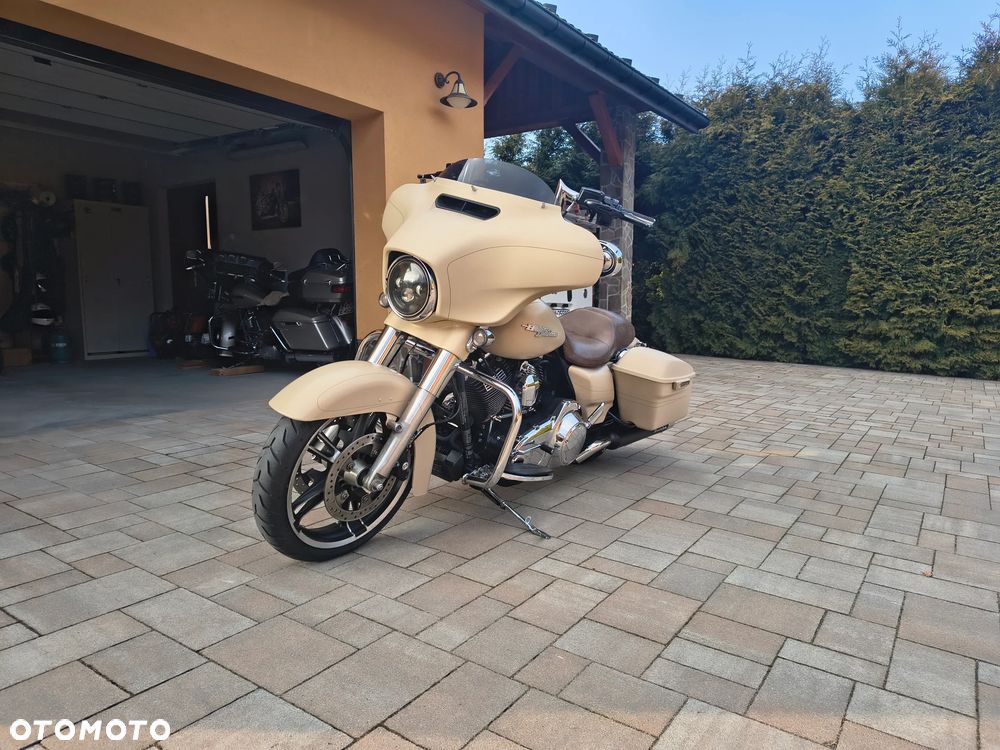 Harley-Davidson Touring Street Glide - 2