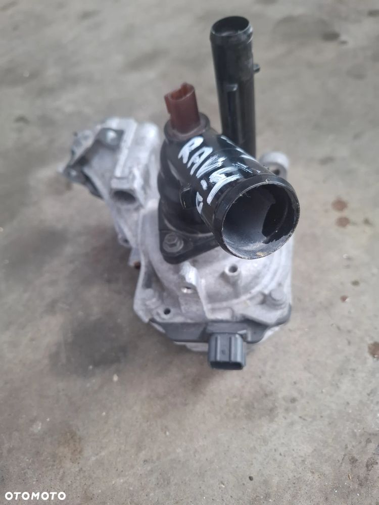 TOYOTA RAV4 V pompa wody 081010588010 - 3