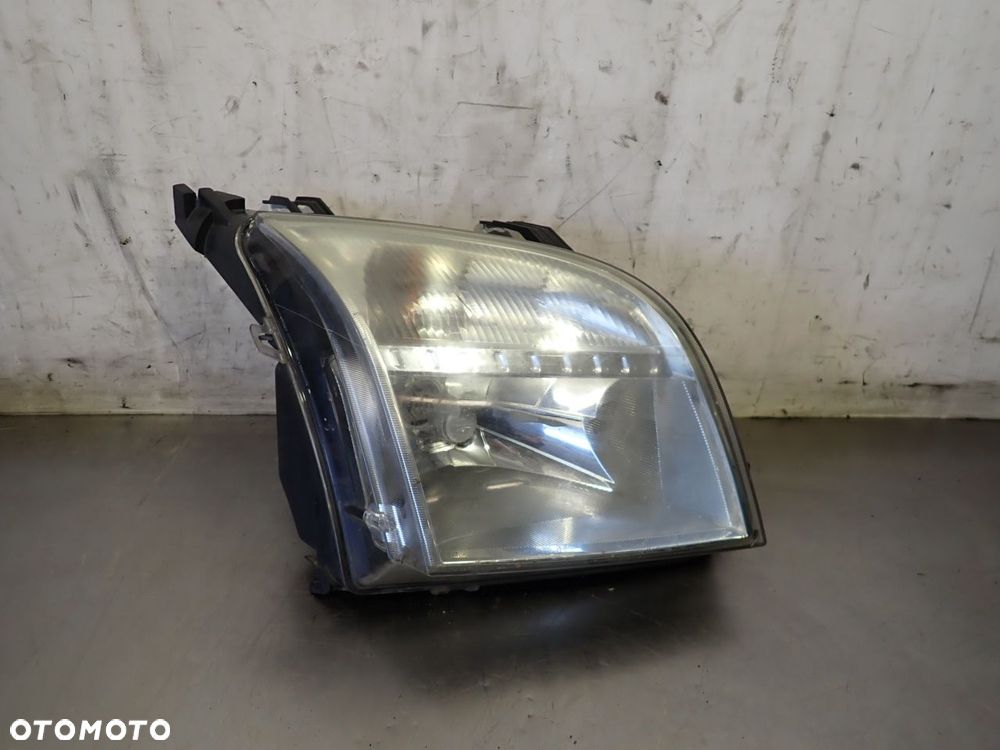 LAMPA PRAWA PRZEDNIA FORD FUSION 084311155R - 1