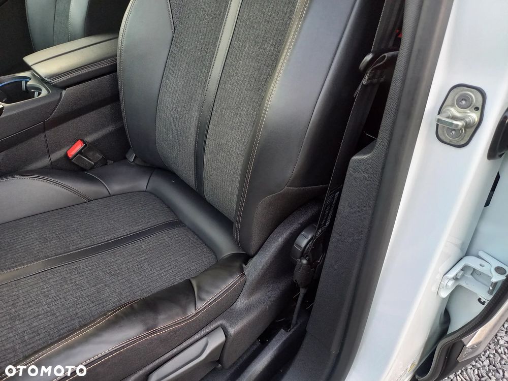Peugeot 5008 BlueHDI 130 EAT8 GT - 32
