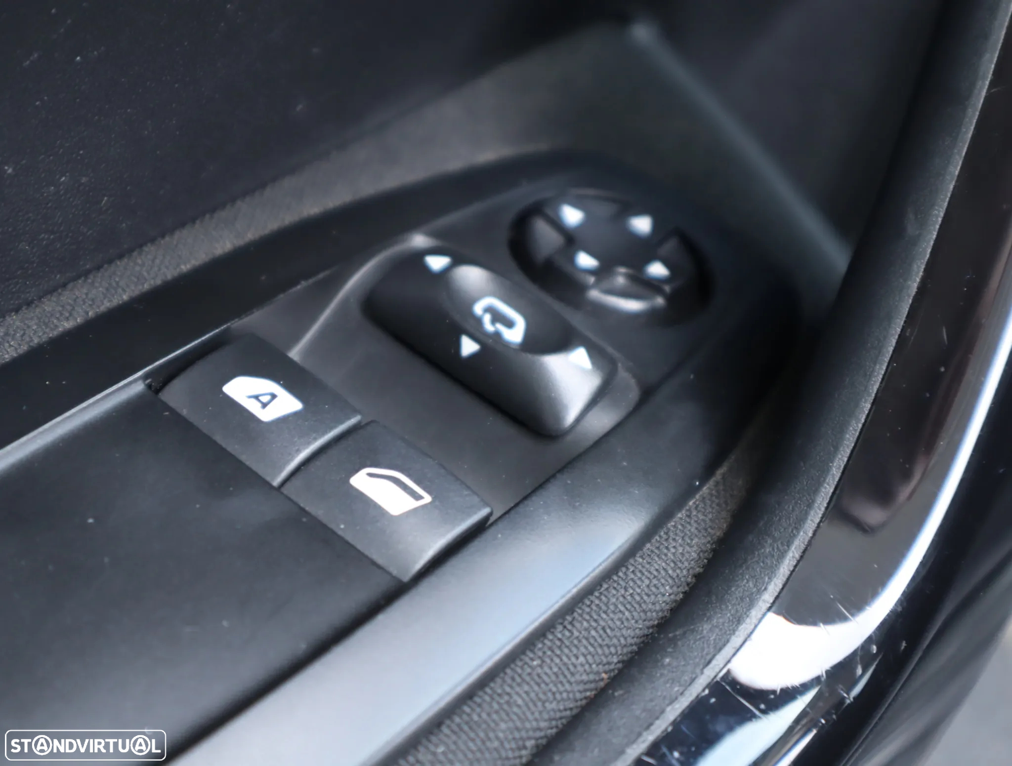 Peugeot 208 1.2 PureTech Style - 42