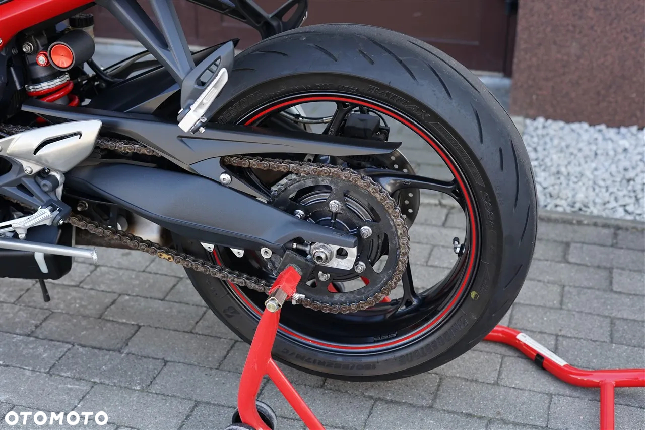Triumph Street Triple - 25
