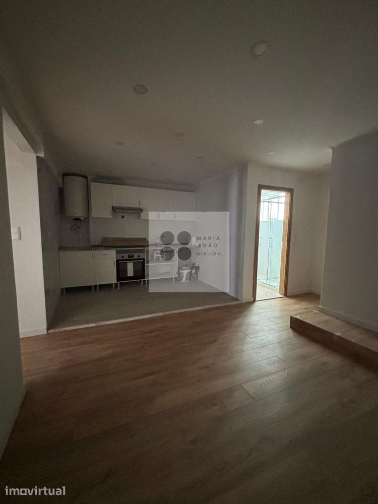 Apartamento T2, Centro Vila Franca, Otimo. - Grande imagem: 2/15