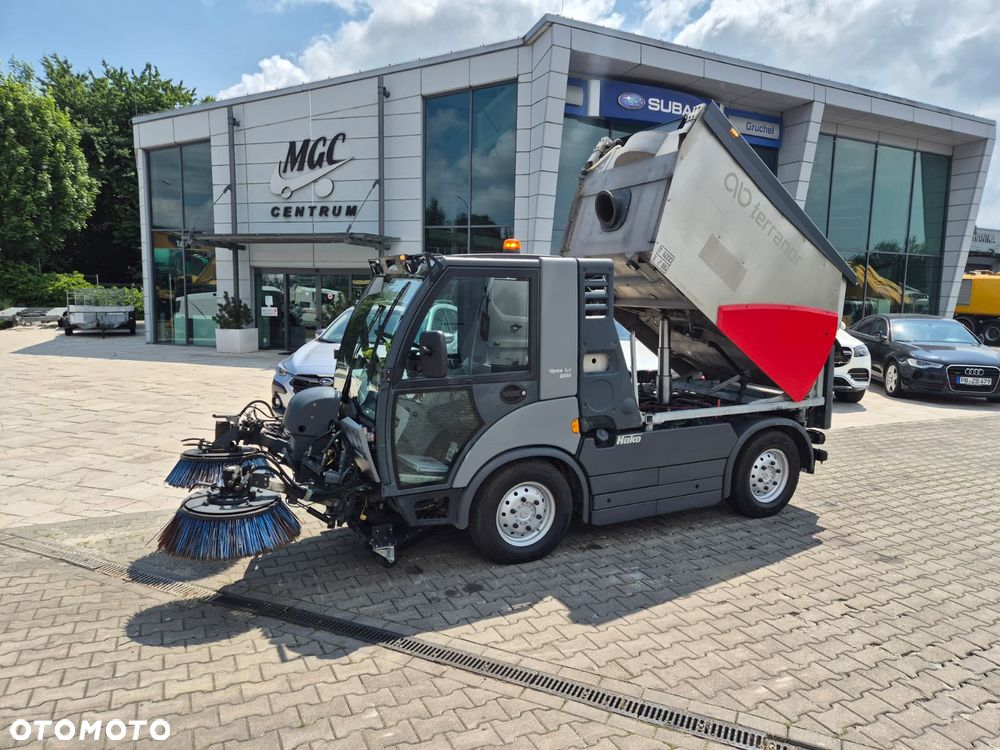 Hako Citymaster 2200 / ZAMIATARKA DROGOWA / KOMPAKTOWA ZAMIATARKA / SERWISOWANA / 2 MIEJSCA / EURO 6 / IDEALNA DO MIASTA I CHODNIKI / BEZWYPADKOWA / MOŻLIWOŚĆ TRANSPORTU - 1