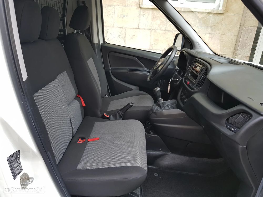 Fiat Doblo 3 Lugares - 33