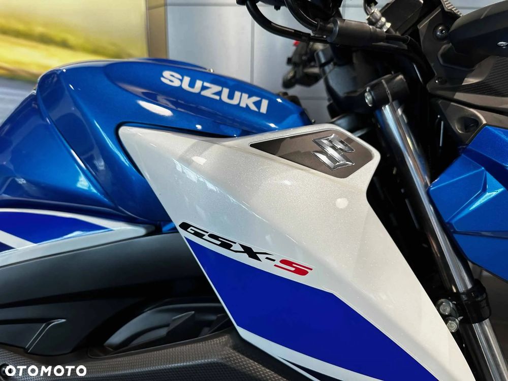 Suzuki GSX - 8