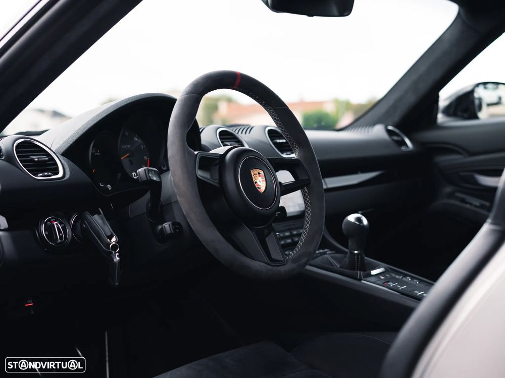 Porsche 718 Cayman GT4 - 14