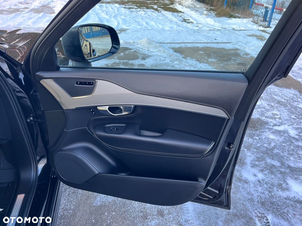 Volvo XC 90 B5 D AWD Ultimate Dark - 26