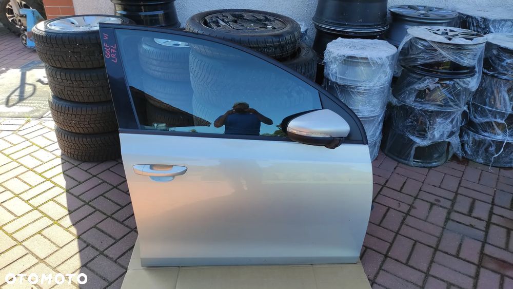 Drzwi prawe przednie VW Golf VI kod: LR7L