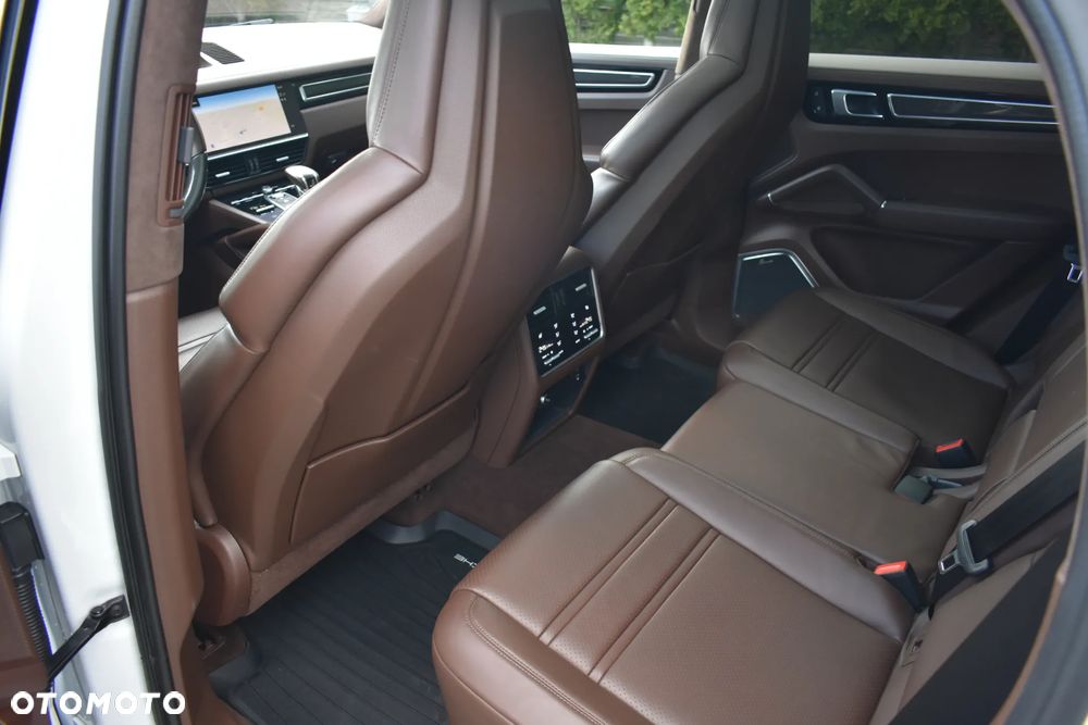 Porsche Cayenne - 31