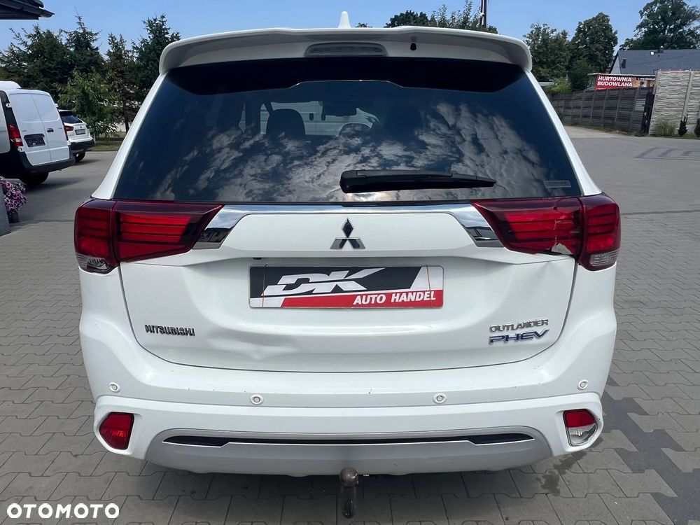 Mitsubishi Outlander 2.4 4WD - 6