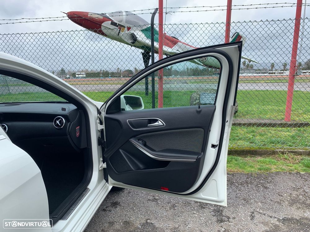 Mercedes-Benz A 180 d AMG Line - 52