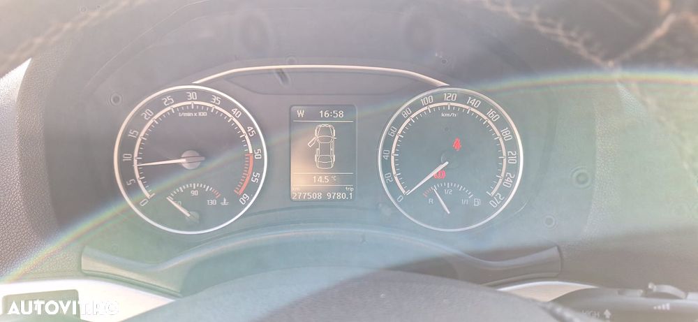 Skoda Octavia Combi 2.0 TDI DPF RS - 4