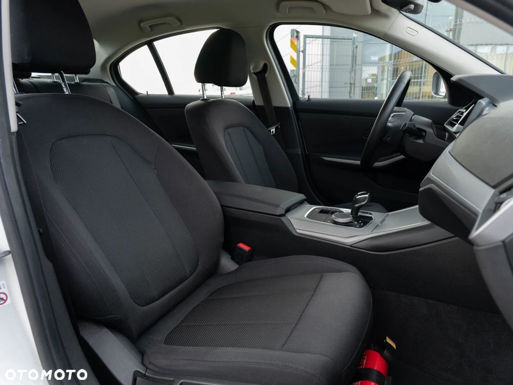 BMW Seria 3 318d - 20