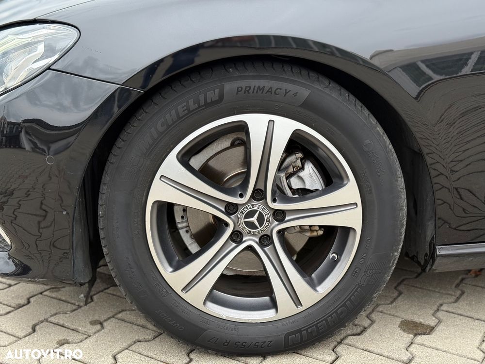 Mercedes-Benz E 220 d 4Matic T 9G-TRONIC Avantgarde - 24