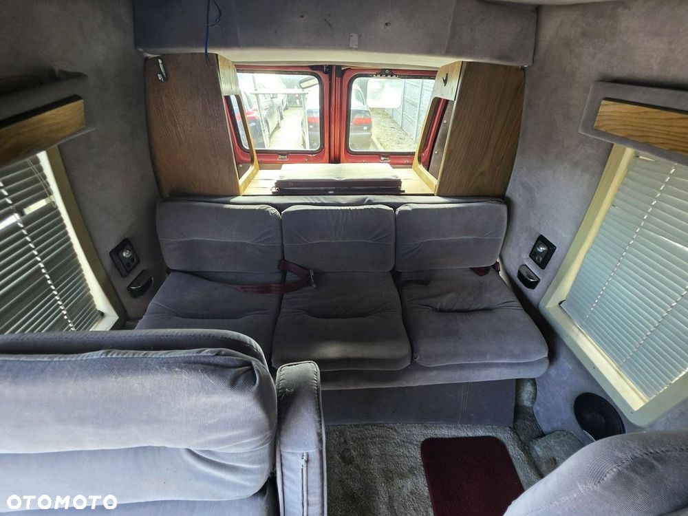 Ford Econoline - 16