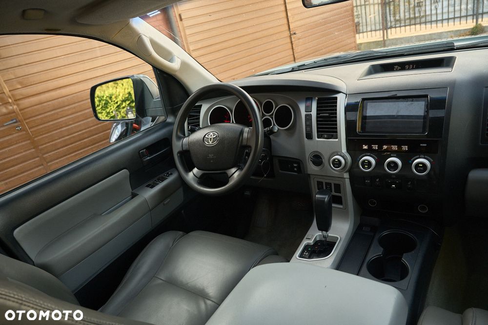 Toyota Sequoia - 30