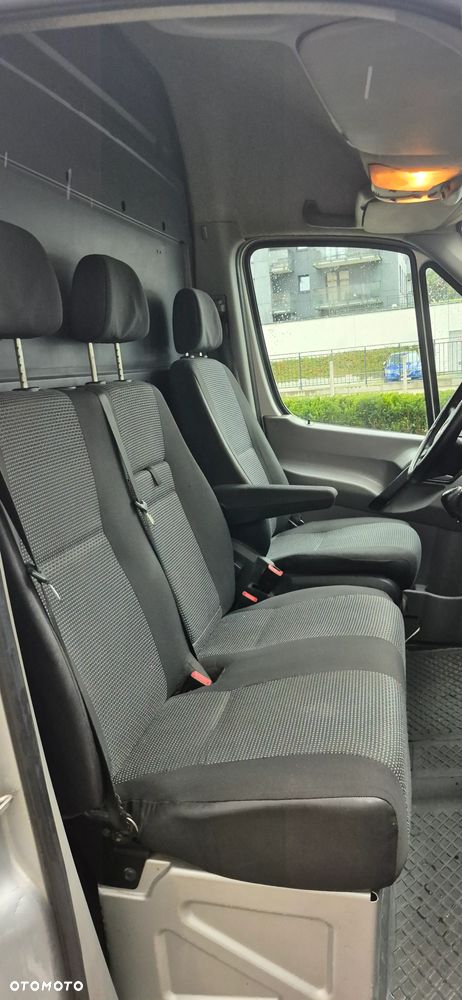 Mercedes-Benz Sprinter - 24