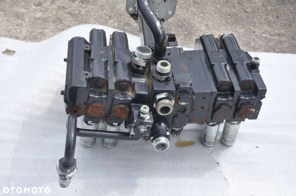 ROZDZIELACZ HYDRAULICZNY NOWY !!! REXROTH DEUTZ 6190 SAME NR R917010231 - 4