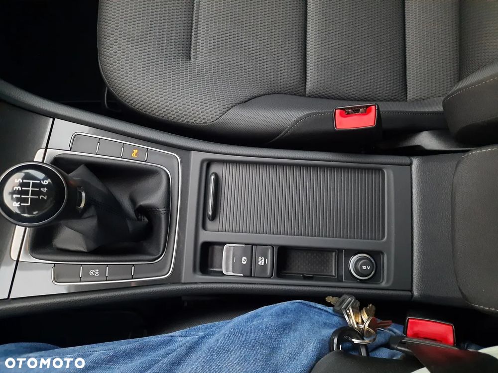 Volkswagen Golf 1.4 TSI BMT Comfortline - 38