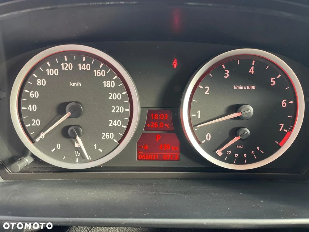 BMW Seria 5 530i - 25