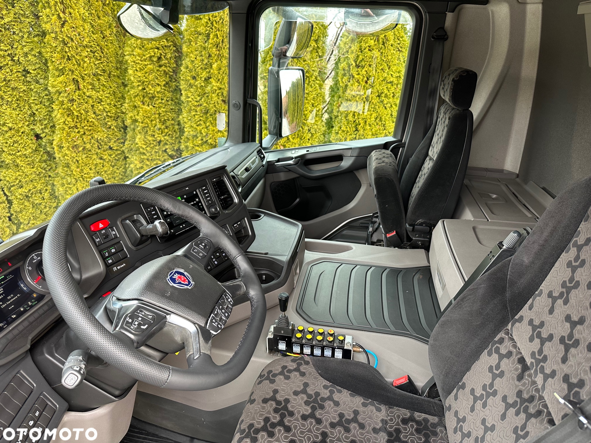 Scania / G450 / 6X2 / HAKOWIEC / HYVA 22.60.SK  / Oś-SKRĘTNA-PODNOSZONA / - 24
