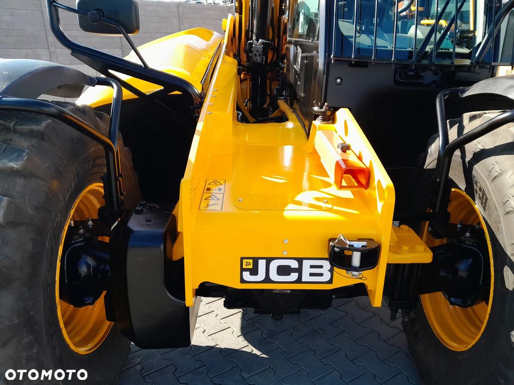 JCB 560-80 2023R agri - 13