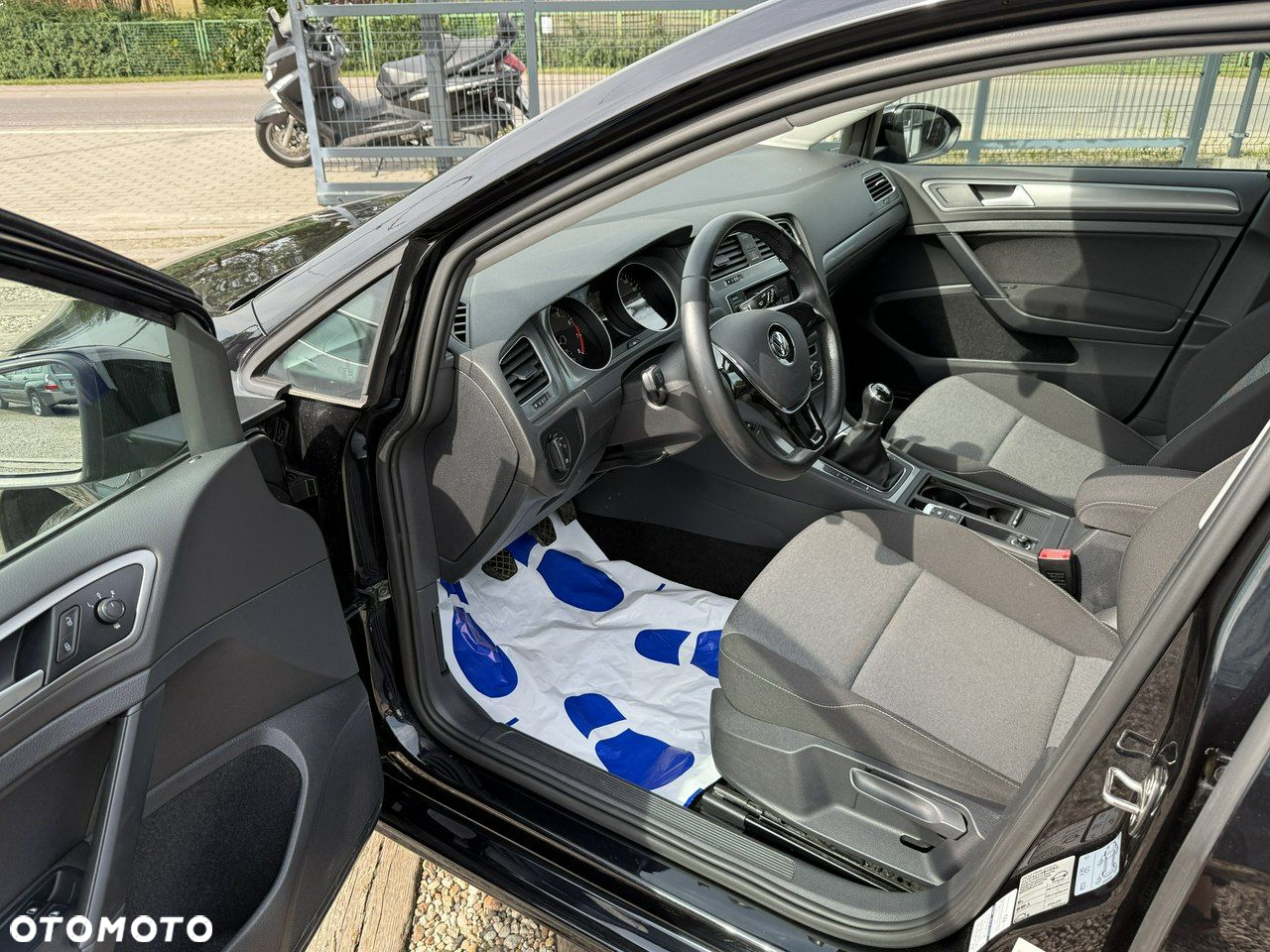 Volkswagen Golf - 6