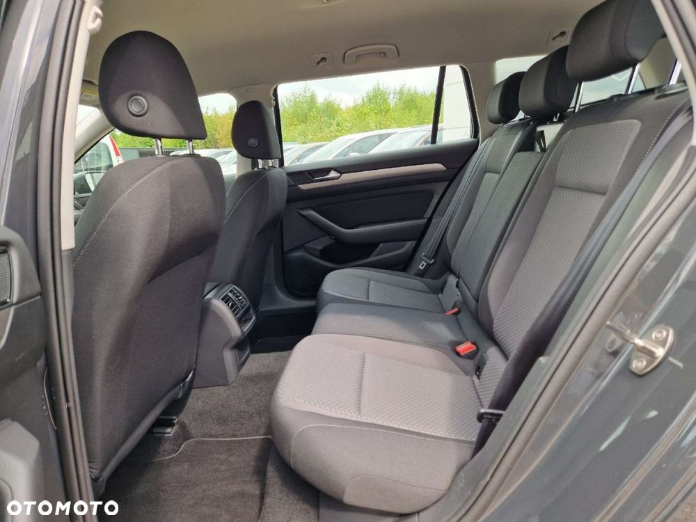 Volkswagen Passat - 8