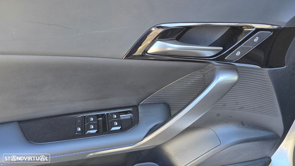 MG MG4 64 kWh Luxury - 8