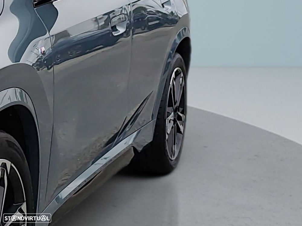 BMW iX1 eDrive20 Pack Desportivo M - 4