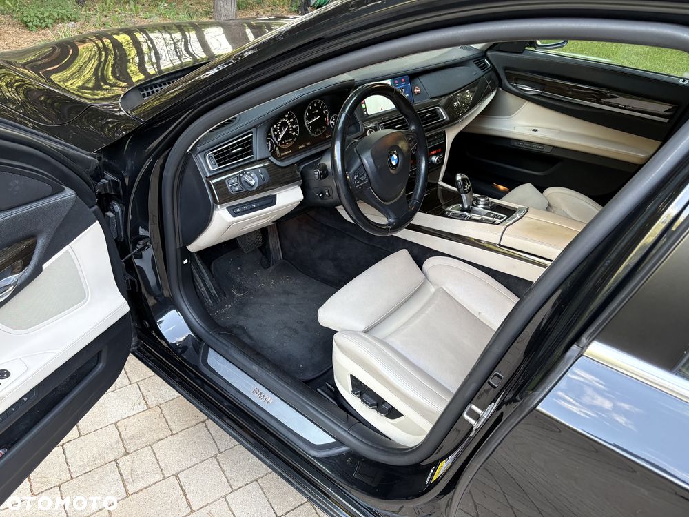 BMW Seria 7 750Li - 3