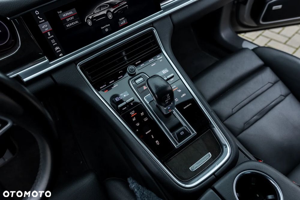 Porsche Panamera 4S - 29