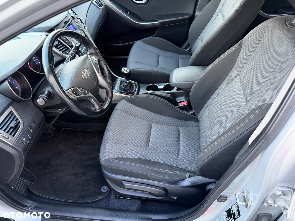 Hyundai i30 - 23